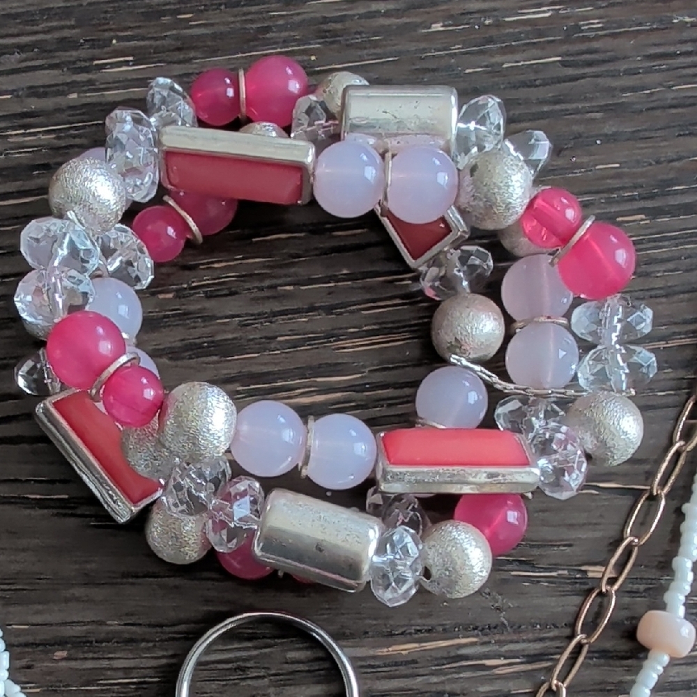 Pink and White Beaded Bracelet Set - Picture 7 of 8
